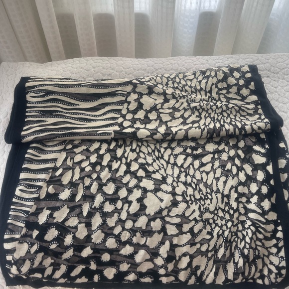7 Way Scarf rich black cream pattern - Picture 4 of 5